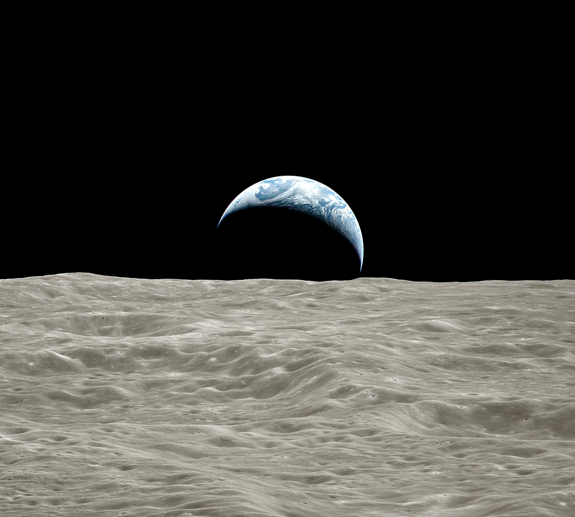 Earth_over_Moon_-_Apollo_17_-_Rotated.png